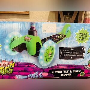 Teenage Mutant Ninja Turtles Light up Wheels Tilt and Turn Toddler Scooter, 3